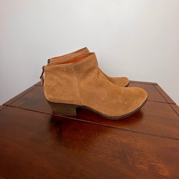LUCKY BRAND Belvva Suede leather Brown Ankle Zip Booties Size 8.5 - Picture 2 of 9
